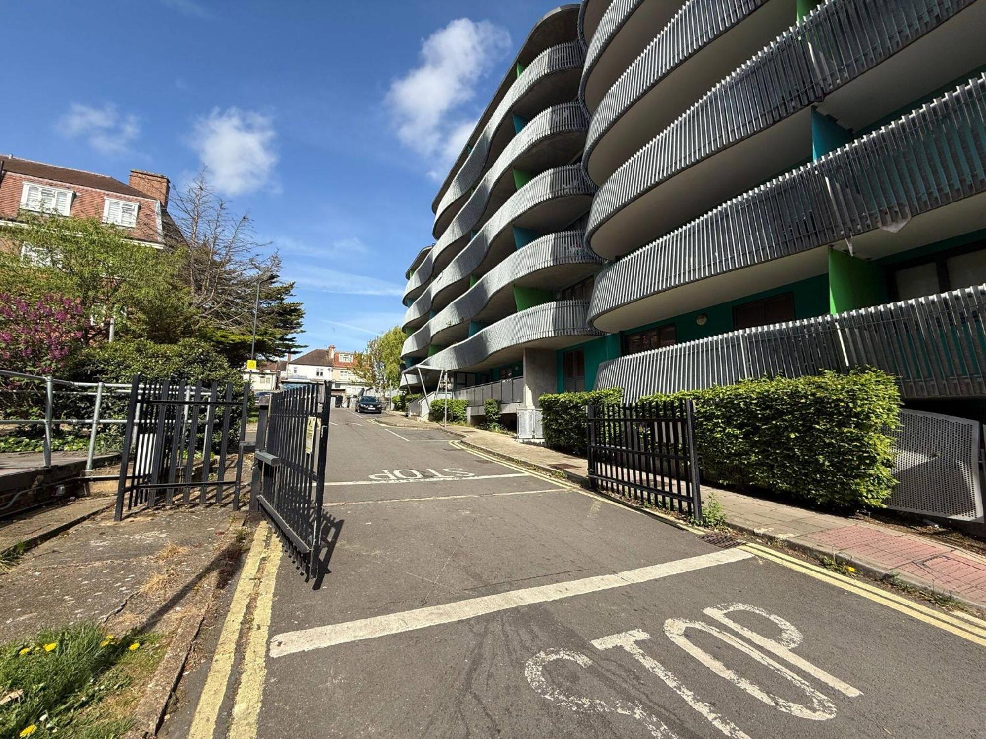 Homey And Secure - Wembley Stadium! Apartment *