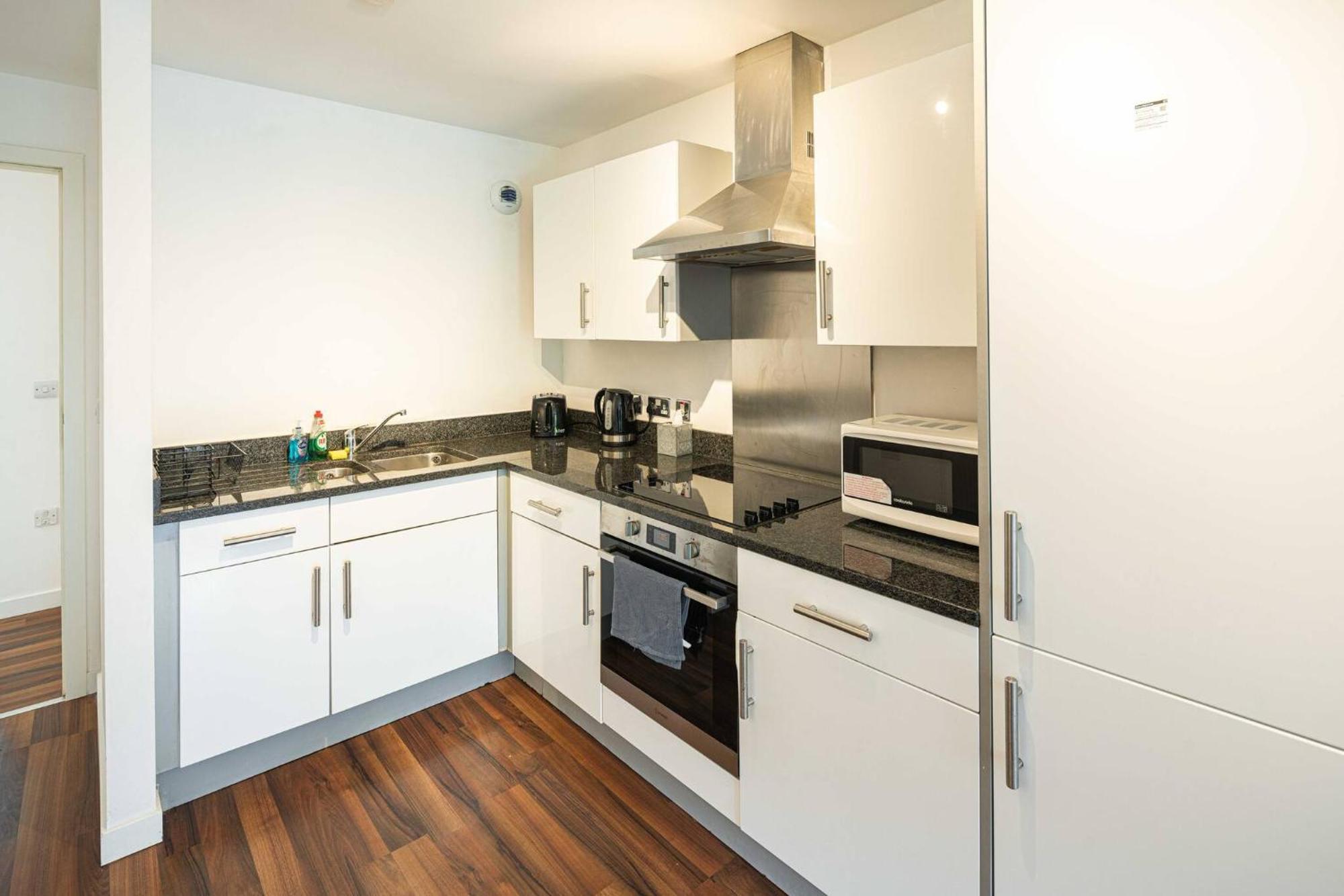 Apartment Homey And Secure - Wembley Stadium!
