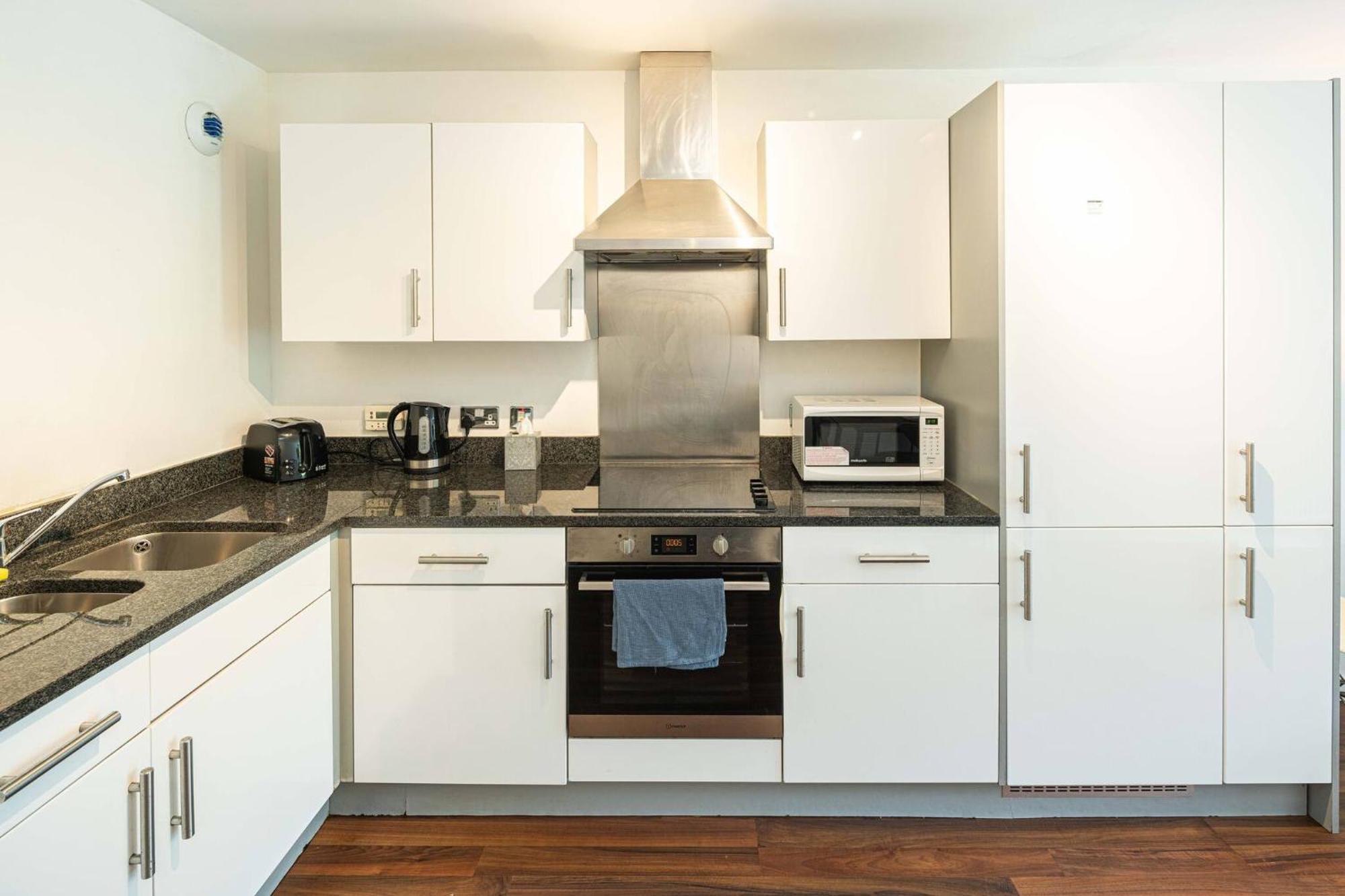 Apartment Homey And Secure - Wembley Stadium! *